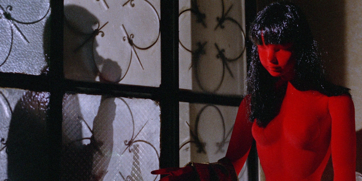 BLOOD AND BLACK LACE (1964) HOME ALONE ripped this off